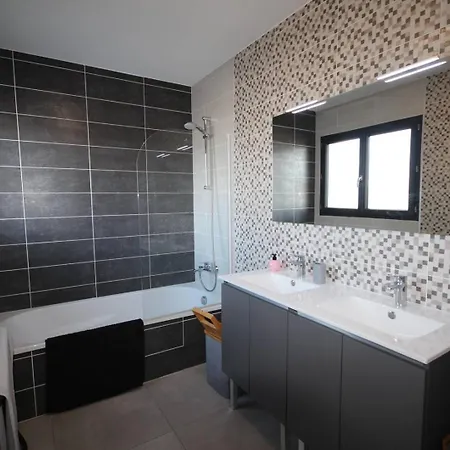 Villa Belle Contemporaine Climatisee, Piscine Privee, 6 - 8 Couchages, 3 Chambres, Wifi, A 3 Km De La -lxdali25b