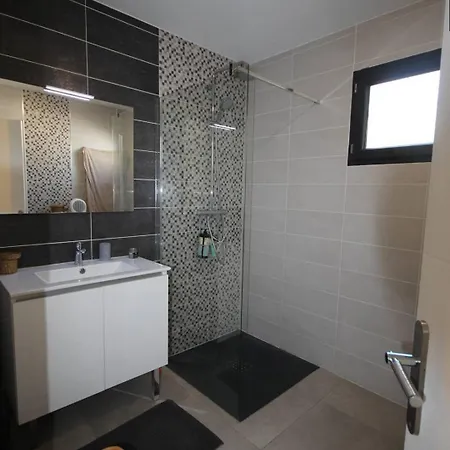 Belle Contemporaine Climatisee, Piscine Privee, 6 - 8 Couchages, 3 Chambres, Wifi, A 3 Km De La -lxdali25b Villa