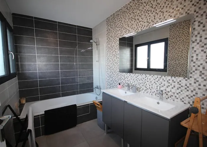 Willa Belle Contemporaine Climatisee, Piscine Privee, 6 - 8 Couchages, 3 Chambres, Wifi, A 3 Km De La -lxdali25b